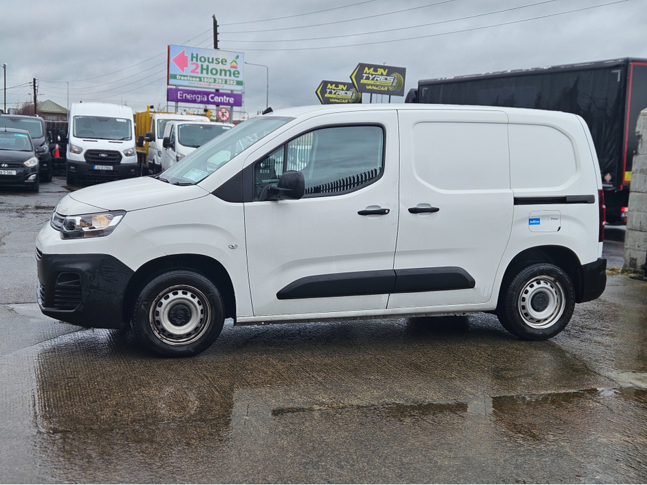 2021 Citroen Berlingo - image 5