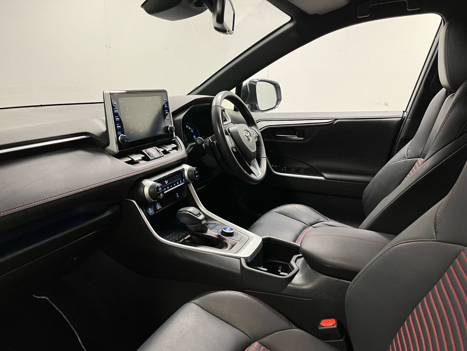 2022 Toyota Rav4 - image 6