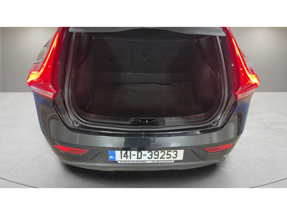 2014 Volvo V40 - image 5