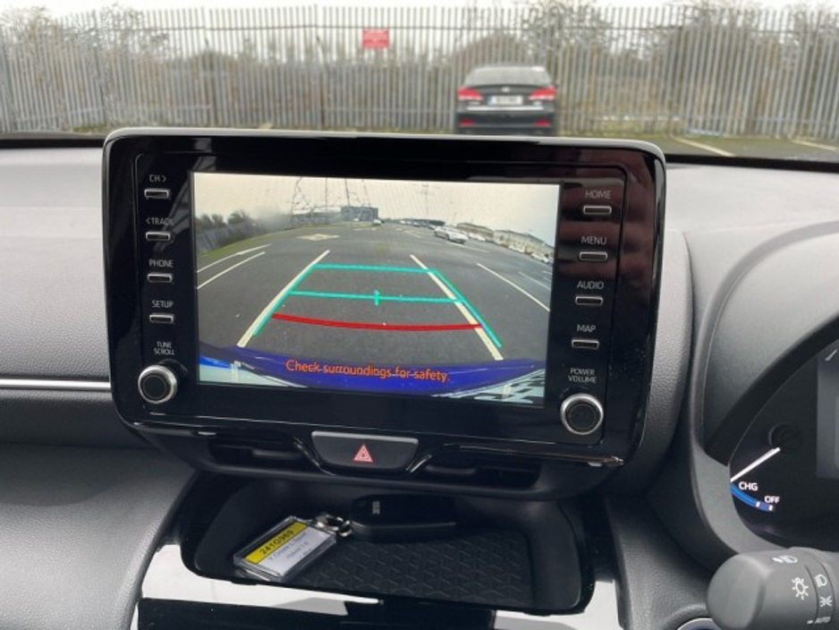 2024 Toyota Yaris Cross - LunaSport - BiTone - 1.5 Hybrid - Automatic - 1 Free Service @ 45,000 kms - EUR 180 Tax // Remote Central Locking // Front Electric Windows // Rear Electric Windows // Electric Mirrors // Heated Mir €29,799