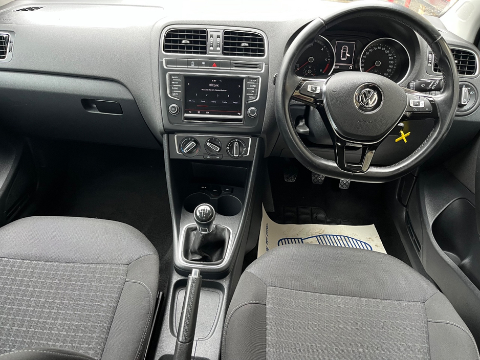 2015 Volkswagen Polo - image 9