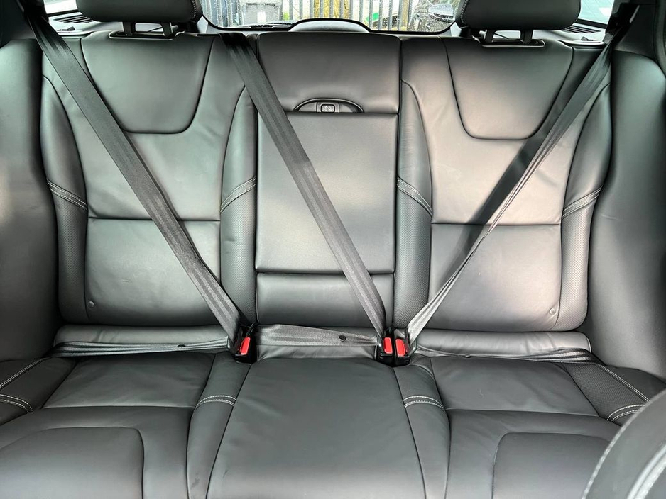 2017 Volvo V60 - image 14