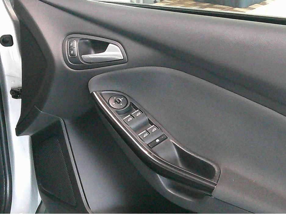 2017 Ford Focus - image 21