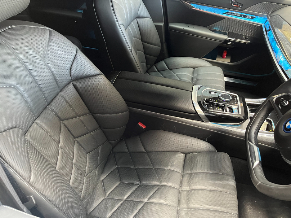 2024 BMW i7 - image 15