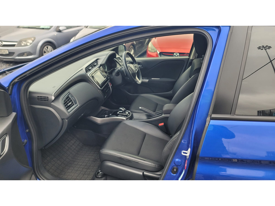 2017 Honda Grace - image 14