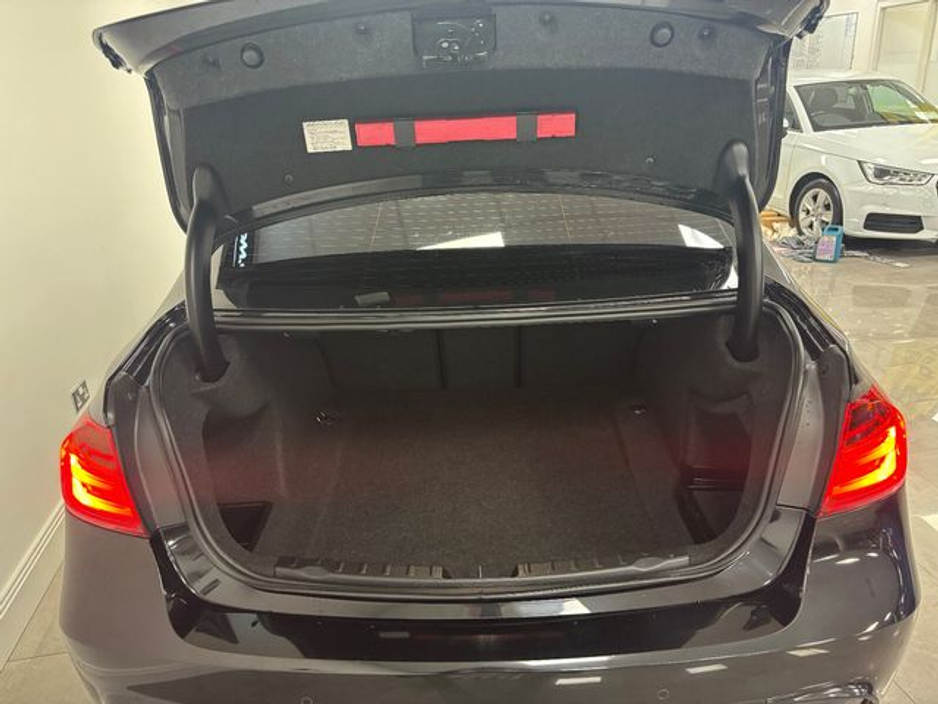 2016 BMW 3 Series - image 13