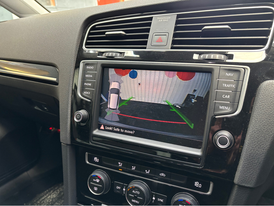 2016 Volkswagen Golf - image 9