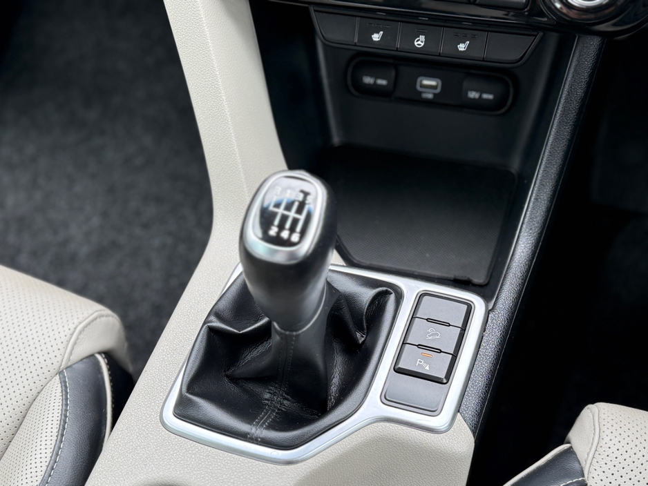 2022 Kia Sportage - image 27