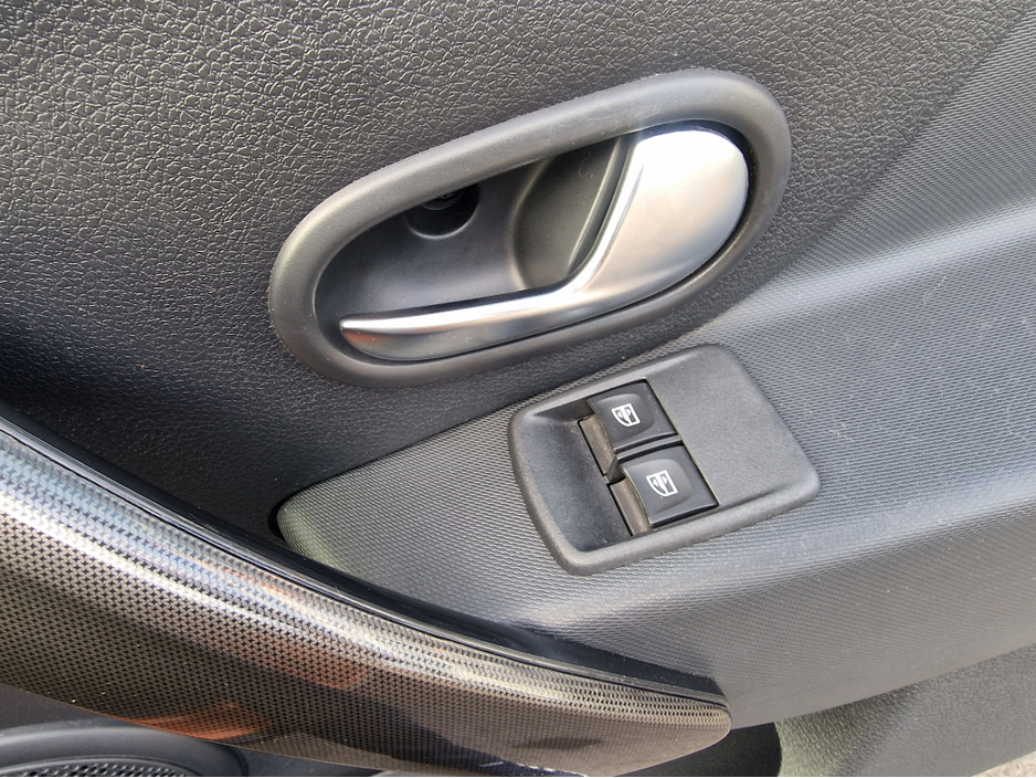 2018 Dacia Sandero - image 19