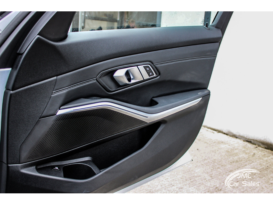 2020 BMW 3 Series - image 15