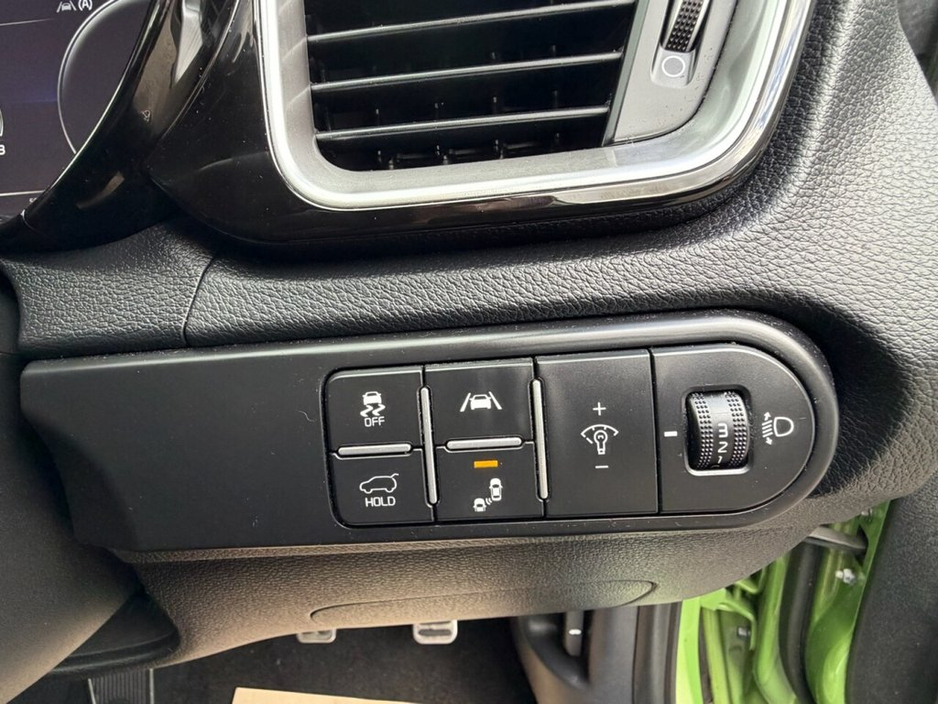 2023 Kia XCeed - image 25