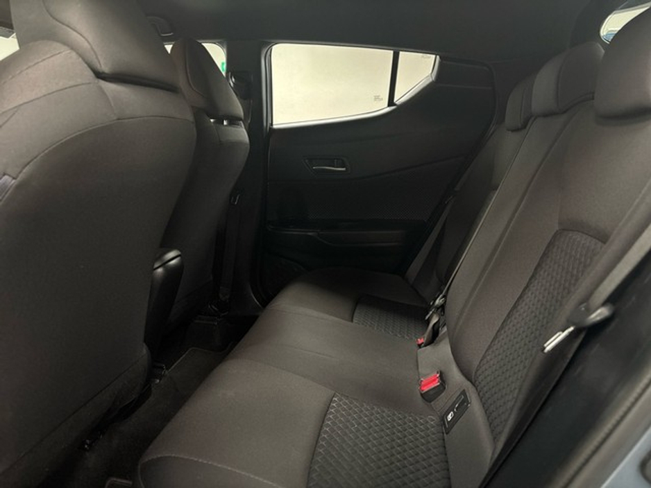 2023 Toyota C-HR - image 7