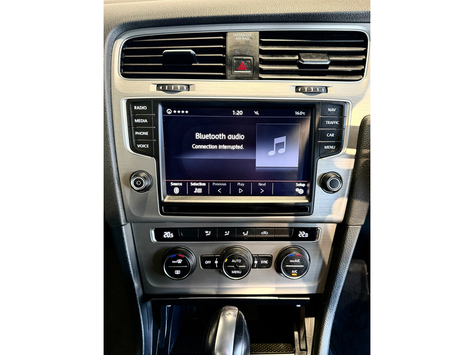 2016 Volkswagen Golf - image 12