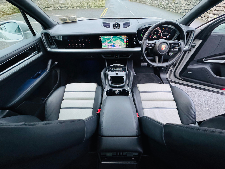 2024 Porsche Cayenne 3.0 V6 E-HYBRID AUTO==HUGE SPEC==COST €153K NEW== €116,950