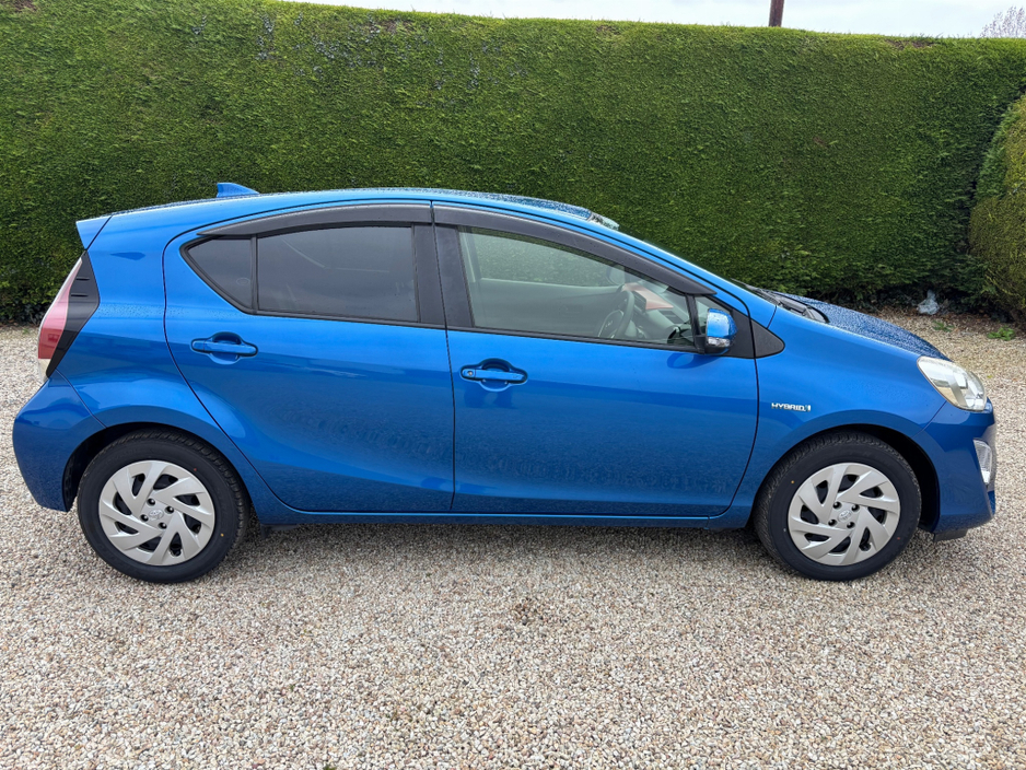 2016 Toyota Aqua - image 2