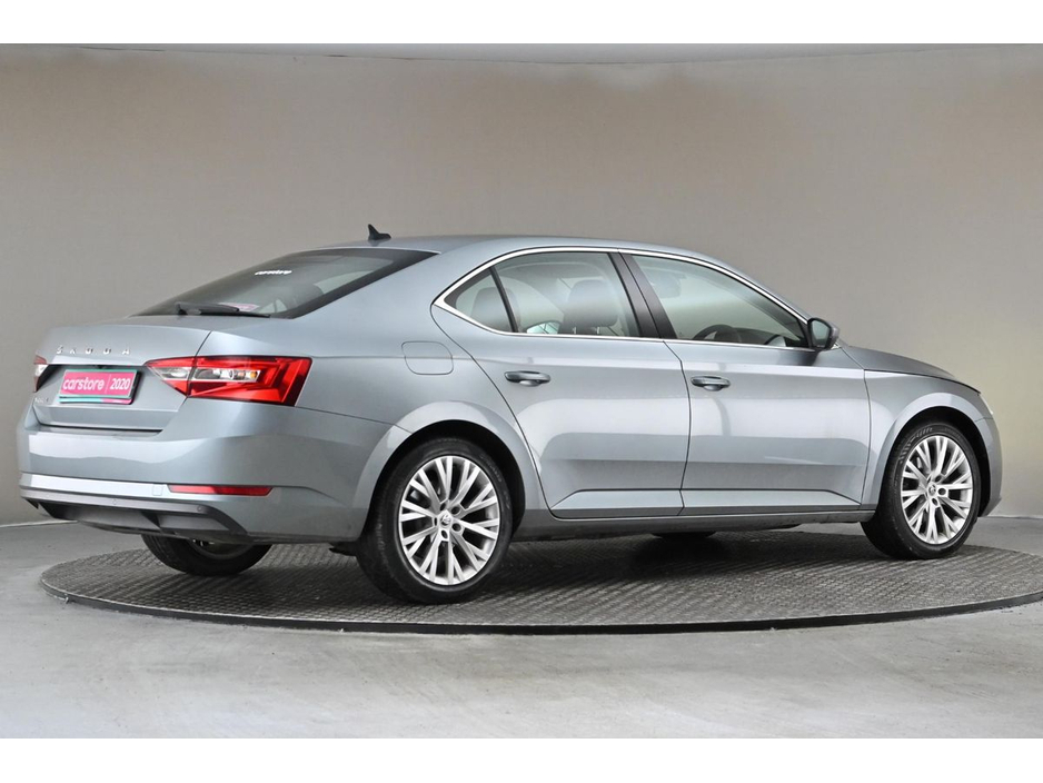 2020 Skoda Superb - image 10