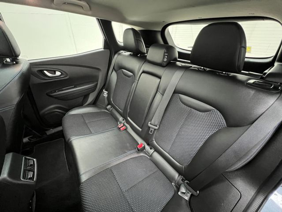 2020 Renault Kadjar - image 4