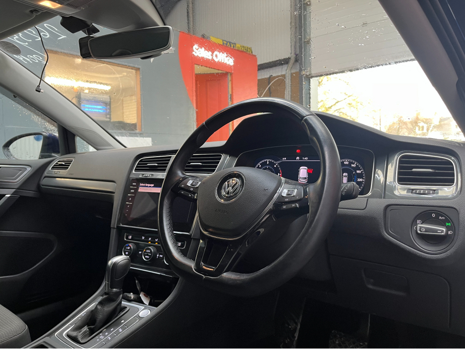 2019 Volkswagen Golf - image 9