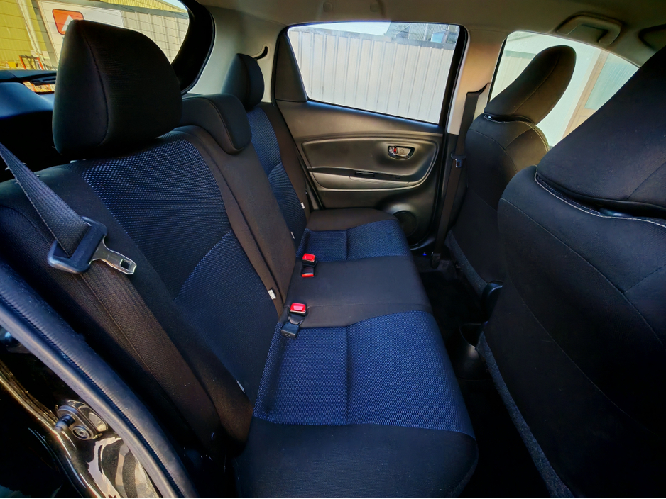 2018 Toyota Yaris - image 6