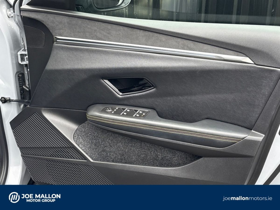 2023 Renault Megane E-Tech - image 15