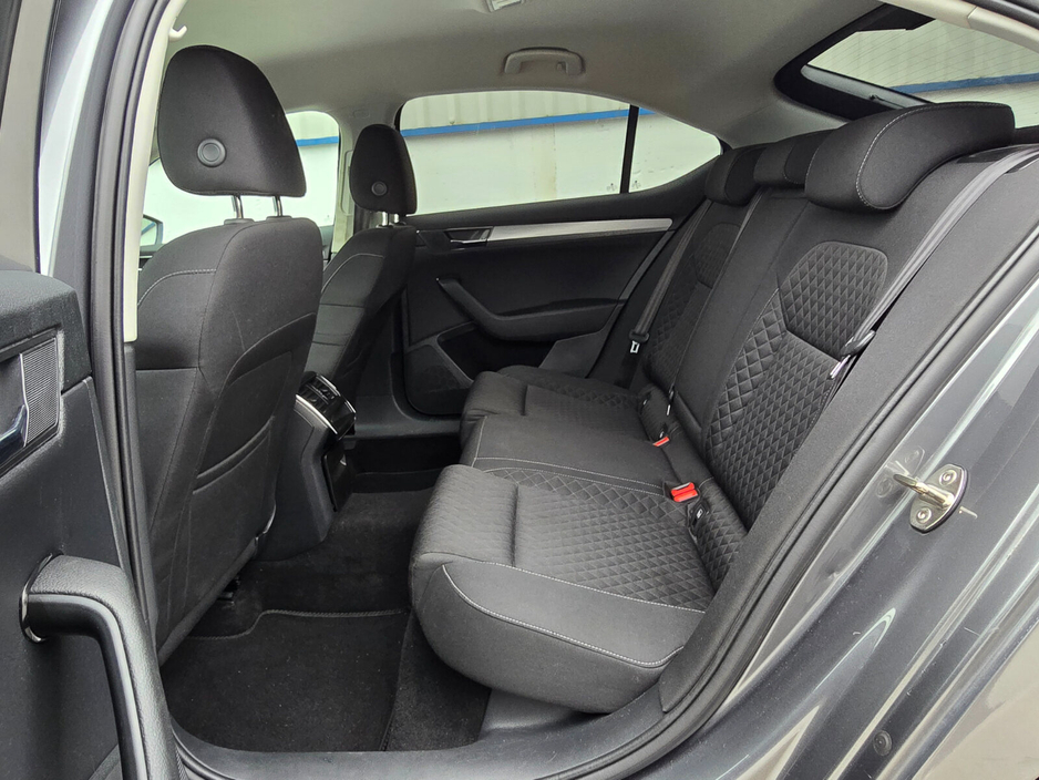 2022 Skoda Superb - image 15