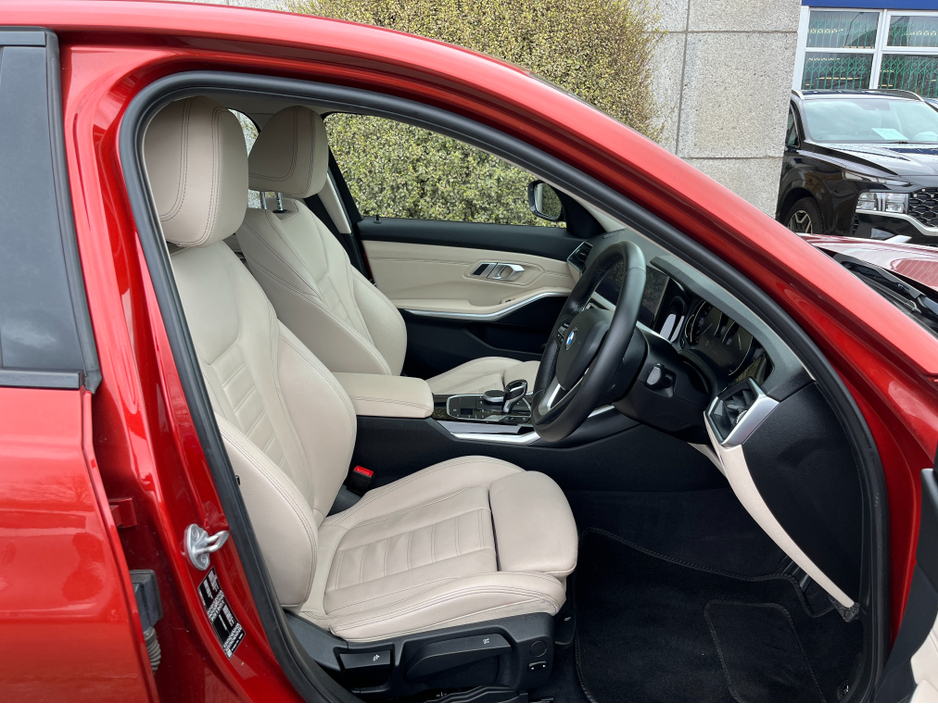 2019 BMW 3 Series - image 10