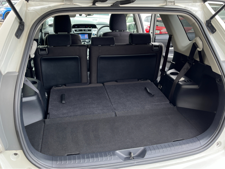 2018 Toyota Prius+ - image 9