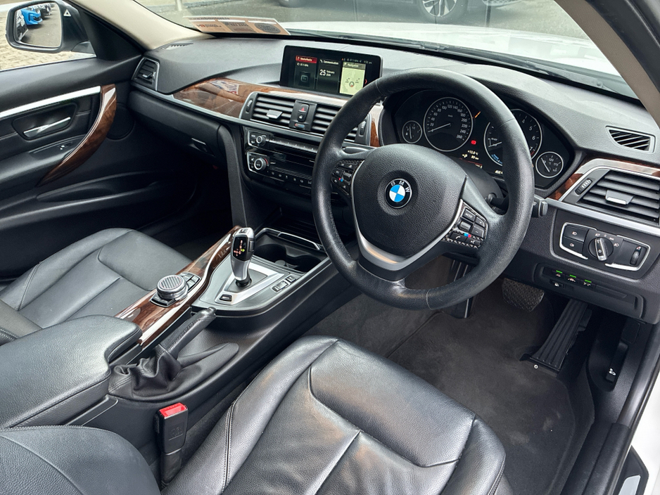 2016 BMW 3 Series - image 6