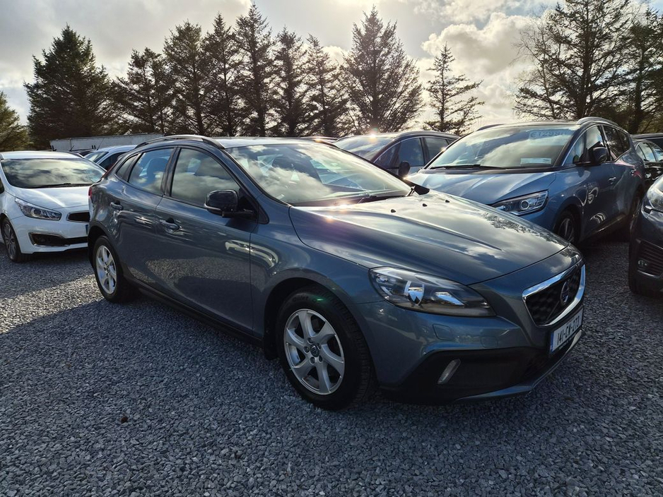 2014 Volvo V40 - image 2