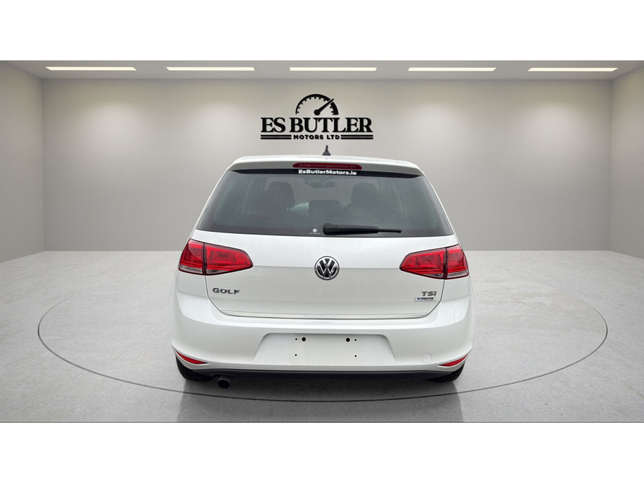 2015 Volkswagen Golf  €13,490