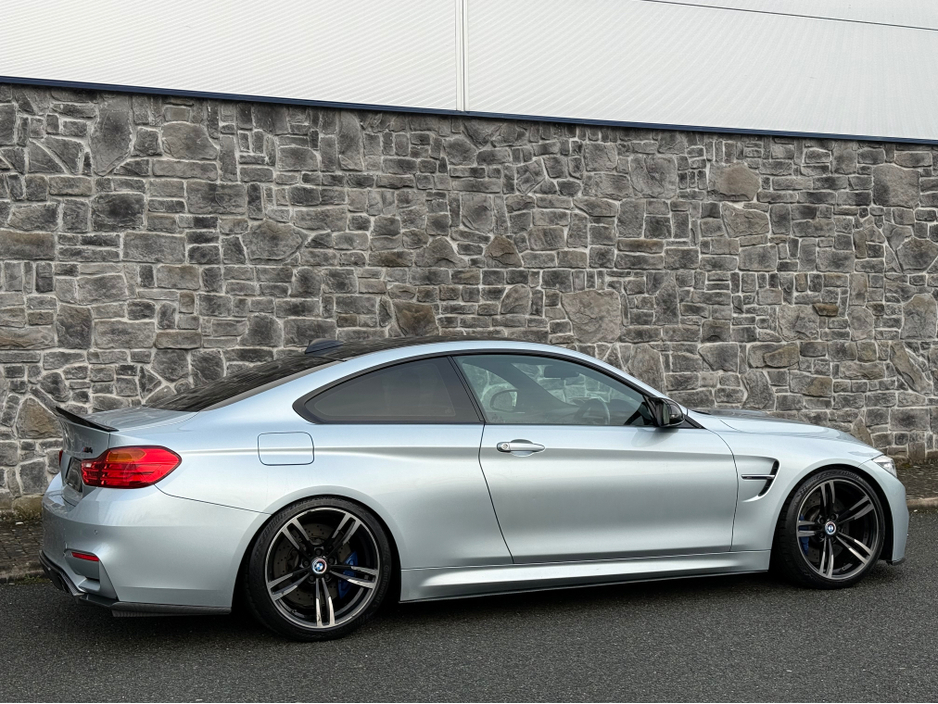 2016 BMW M4 - image 7