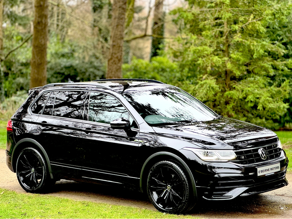 2023 Volkswagen Tiguan - image 2