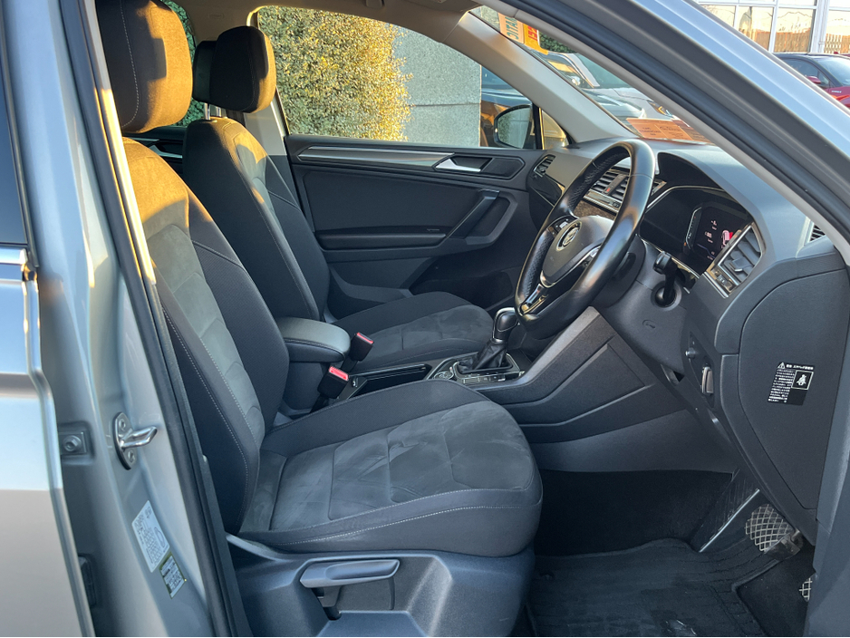 2019 Volkswagen Tiguan HIGHLINE 4MOTION AUTOMATIC 2.0 DIESEL //HIGH SPEC//360 PARKING CAMERAS//FRONT AND REAR HEATED SEATS//POWER TAILGATE//HEAD UP DISPLAY//