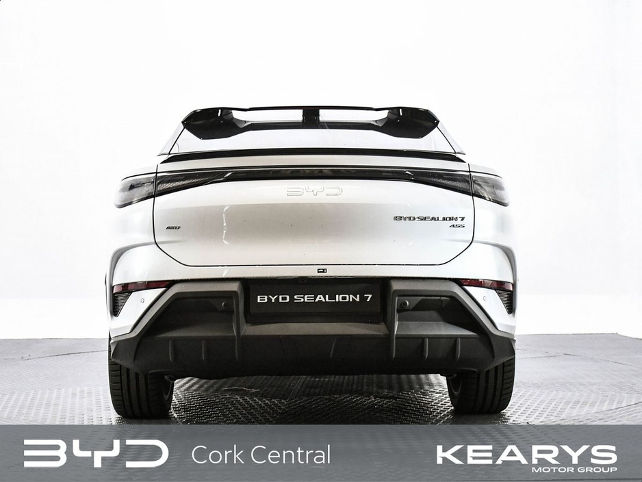 2025 BYD Sealion 7 - image 2