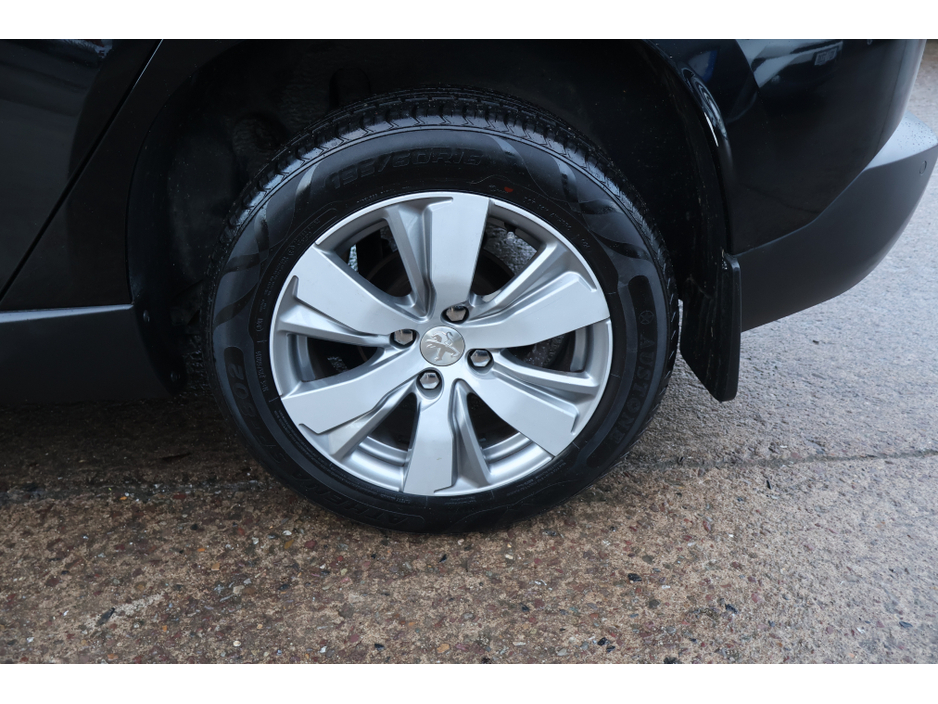2015 Peugeot 2008 ALLURE Low Mileage Huge Spec €9,495