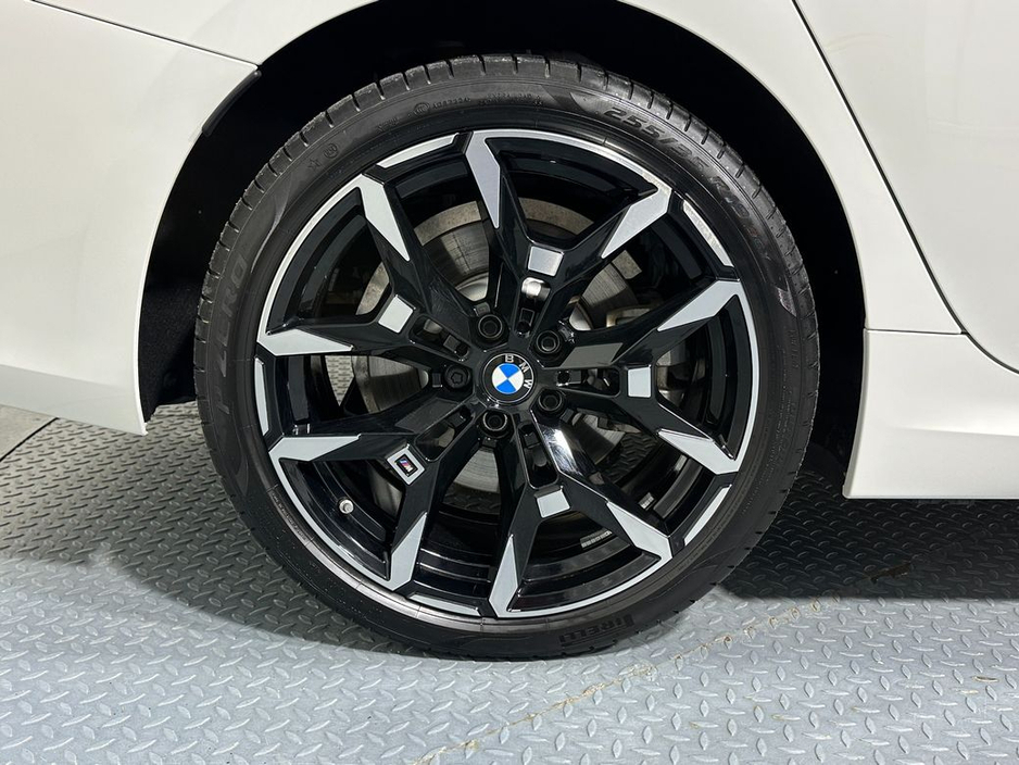 2025 BMW 3 Series - image 23