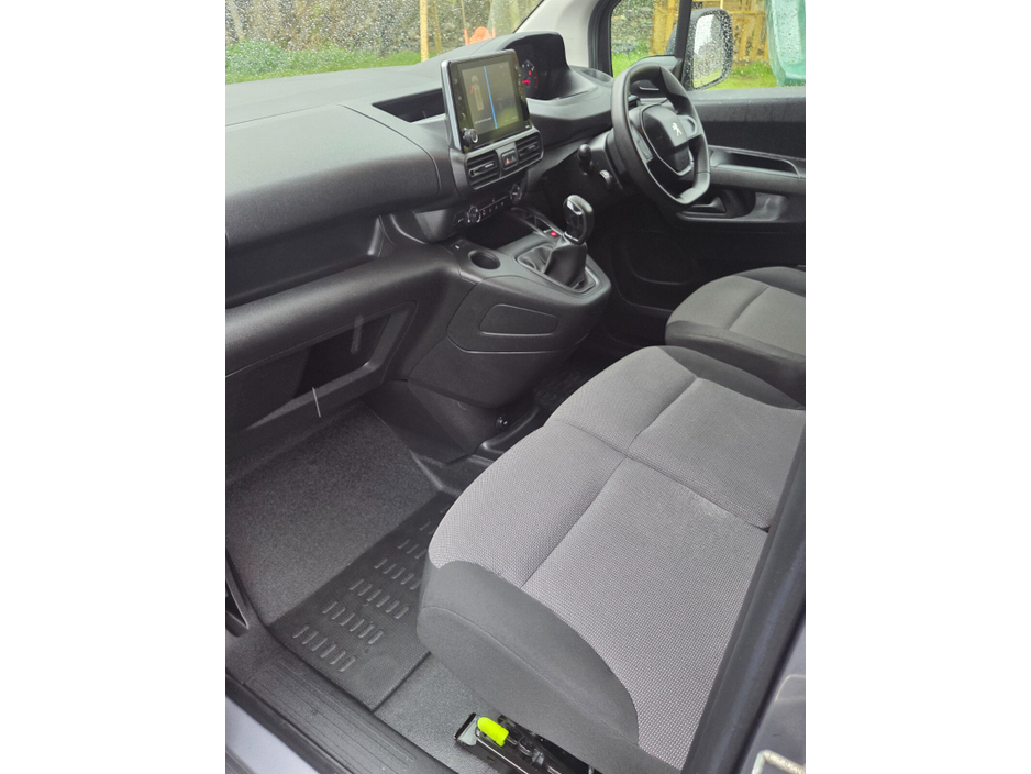 2019 Peugeot Partner - image 10