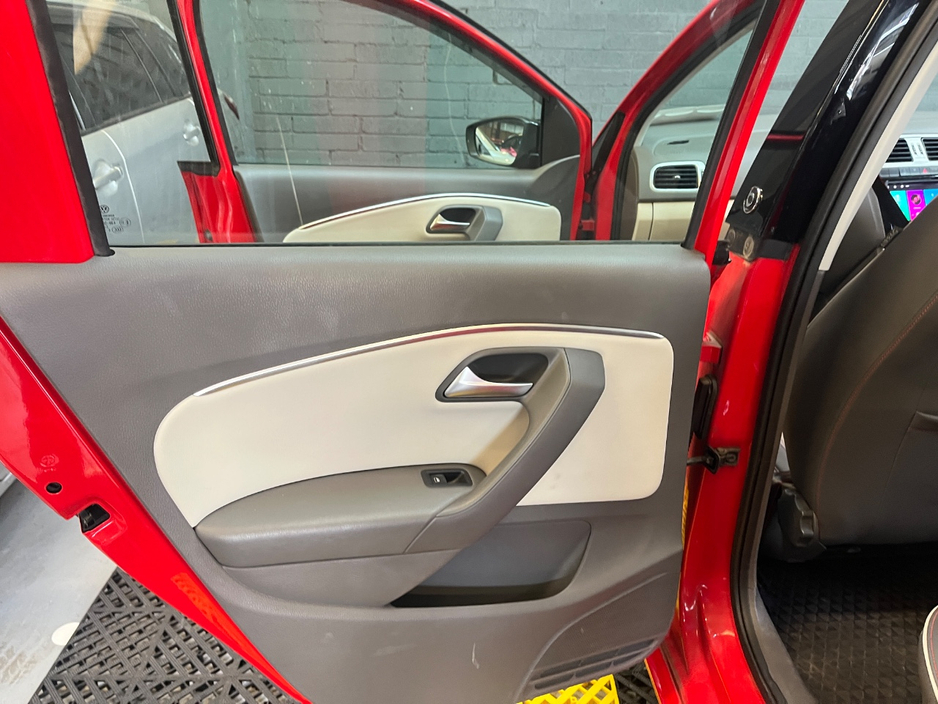 2017 Volkswagen Polo - image 15