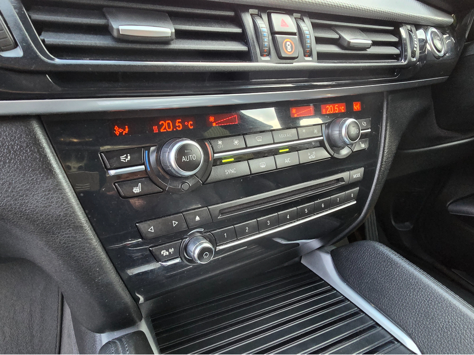 2016 BMW X6 - image 23