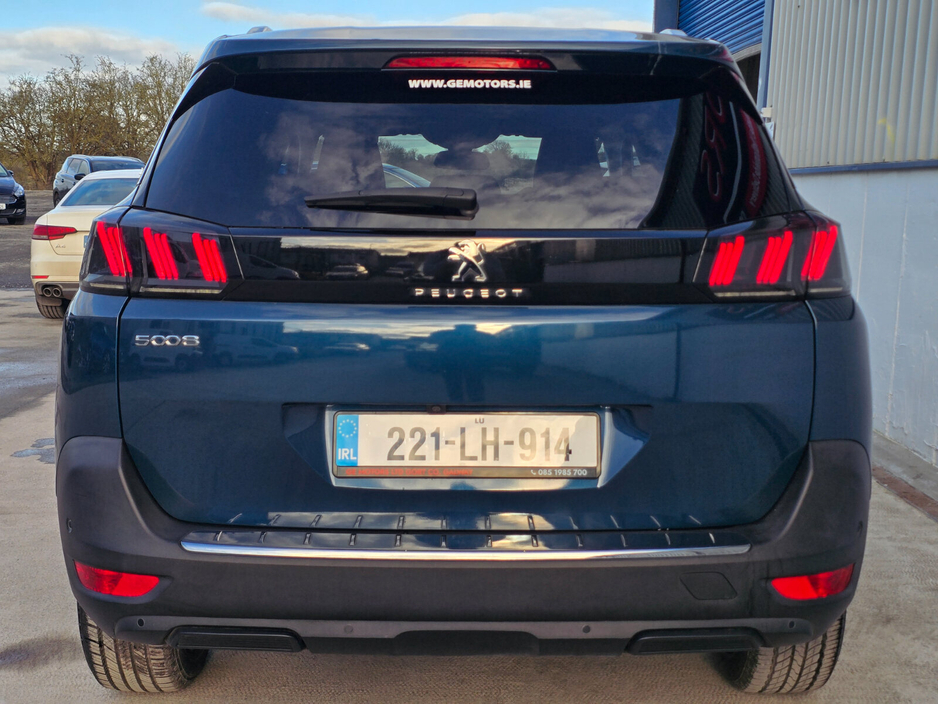 2022 Peugeot 5008 - image 14