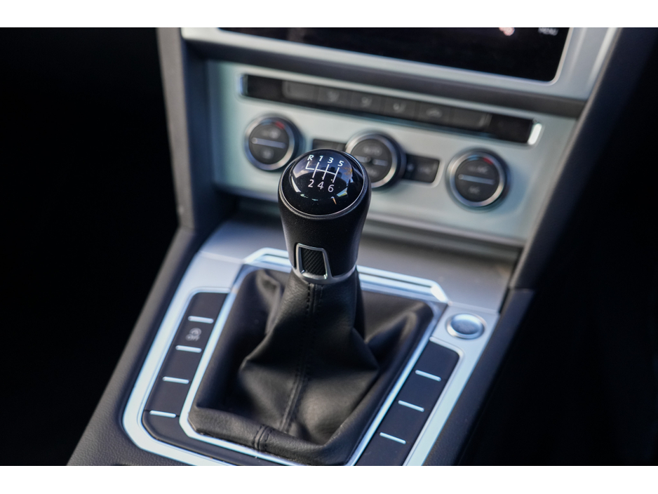 2019 Volkswagen Passat - image 13