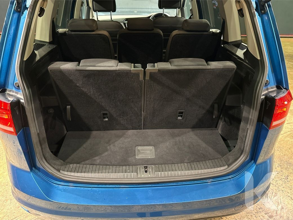 2017 Volkswagen Touran - image 12