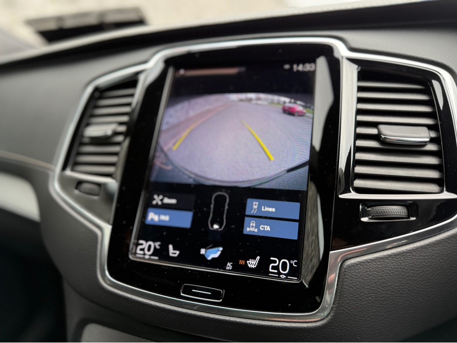 2022 Volvo XC90 - image 23