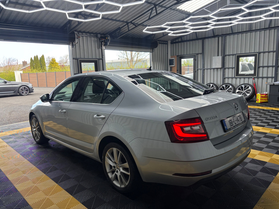 2018 Skoda Octavia - image 8