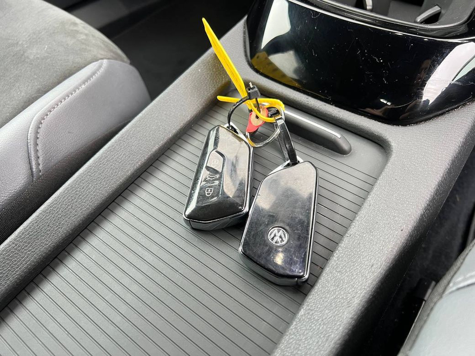 2023 Volkswagen ID.4 PRO LIFE 77KWH // DIGITAL CLUSTER // APPLE CARPLAY/ANDROID AUTO // DIAMOND CUT ALLOYS €24,250