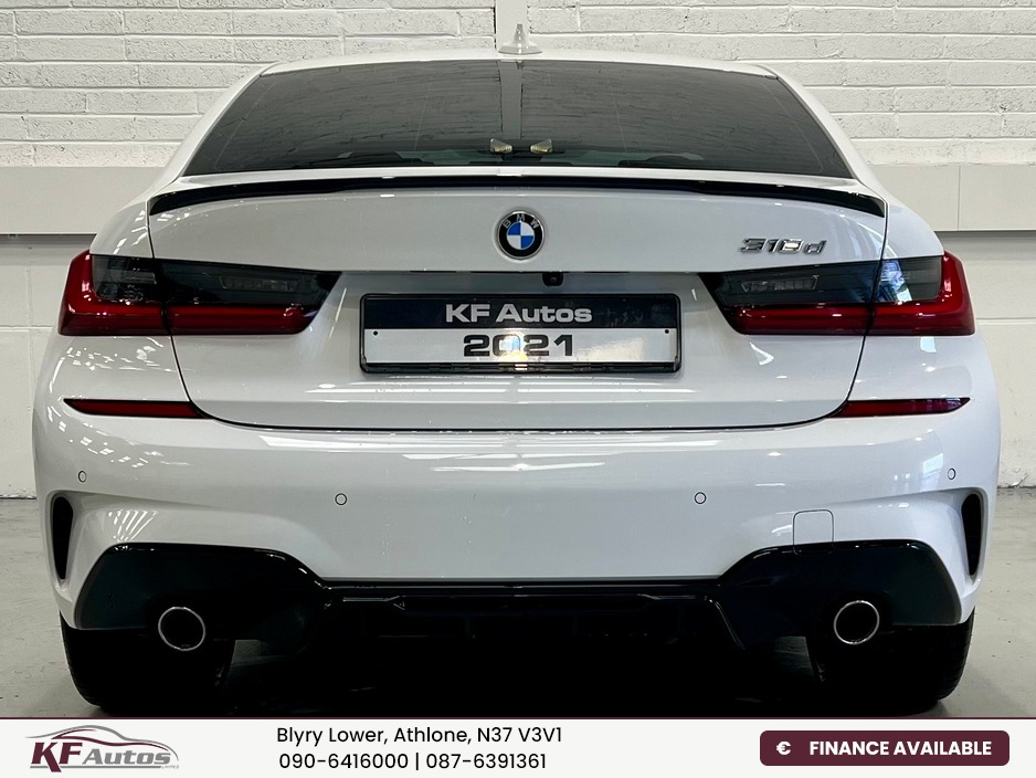 2022 BMW 3 Series - image 7