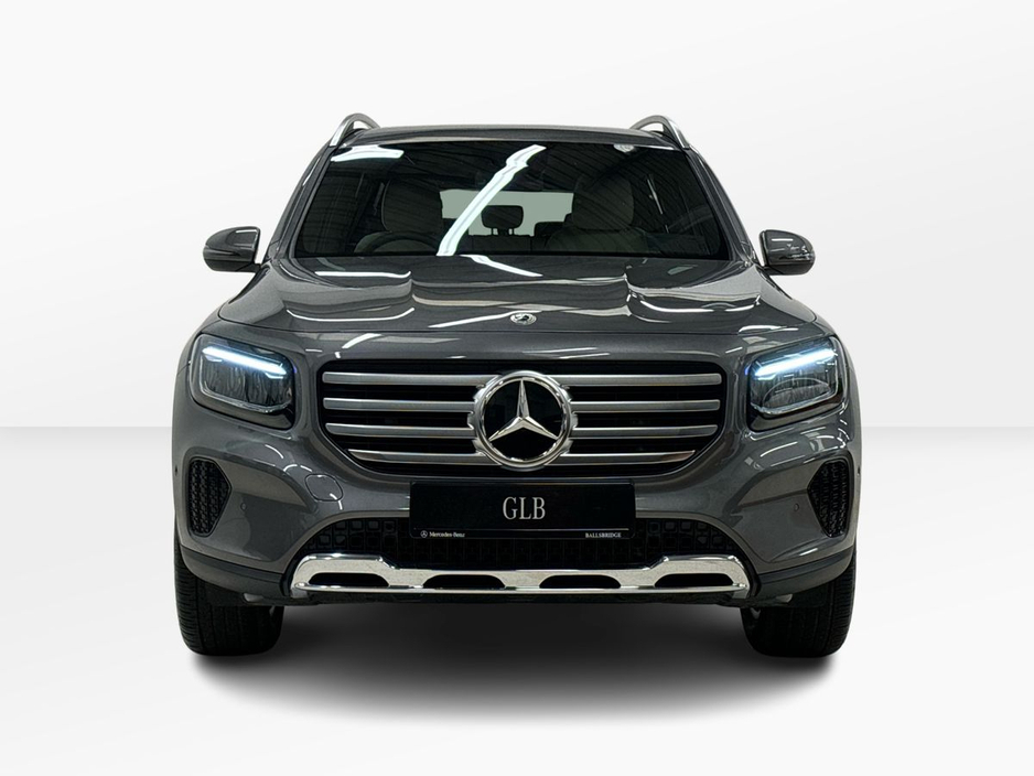 2025 Mercedes-Benz GLB - image 10