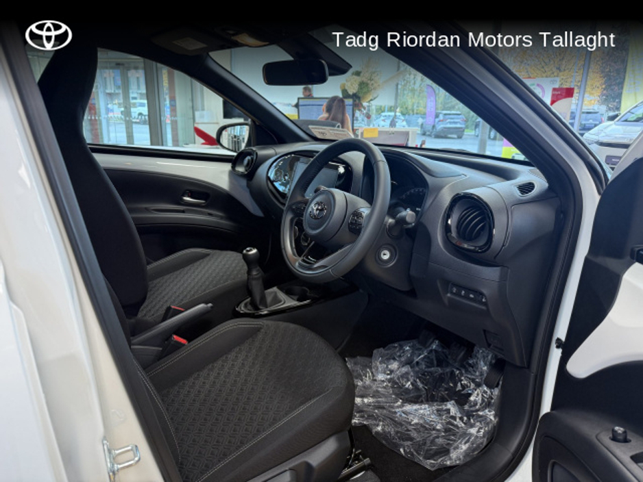 2025 Toyota Aygo X DESIGN (WHITE) * SHOWROOM PRE REG MODEL* NO MILEAGE * €22,950