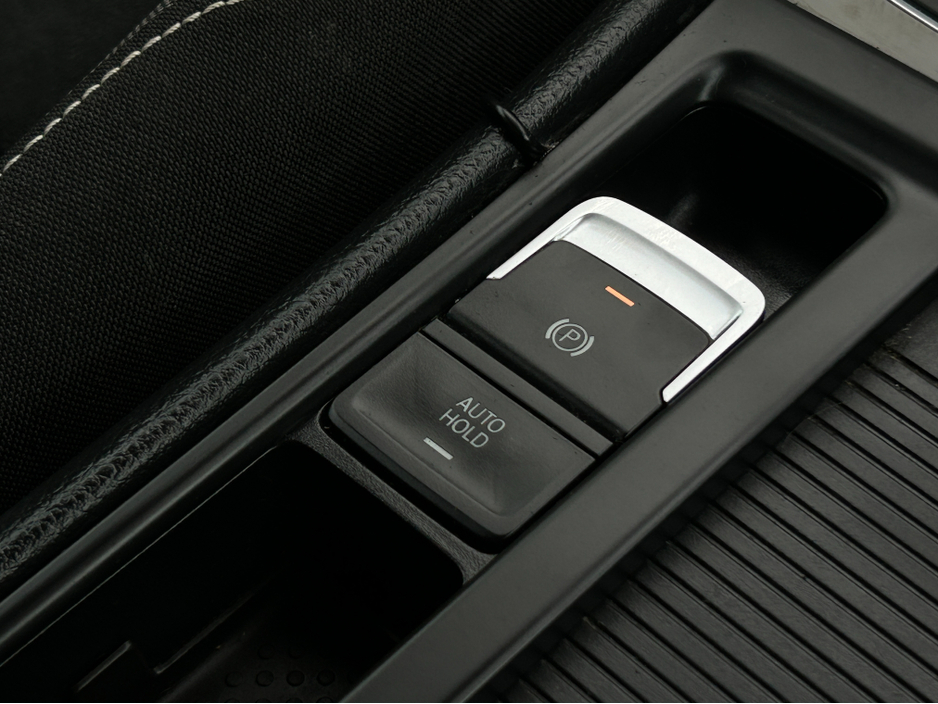 2015 Volkswagen Golf - image 11