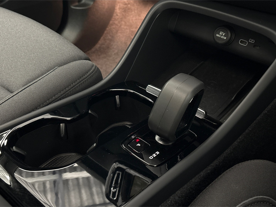 2024 Volvo C40 - image 16